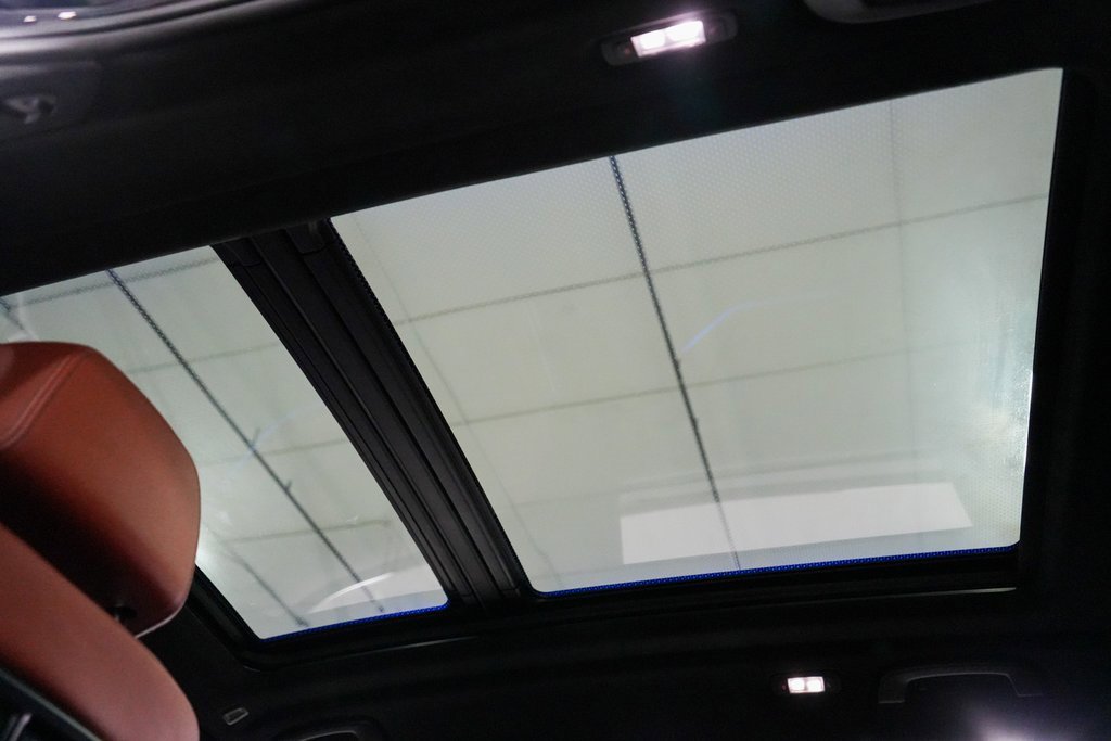 Used 2022 BMW X7 M50i w/ Dynamic Handling Package image 17