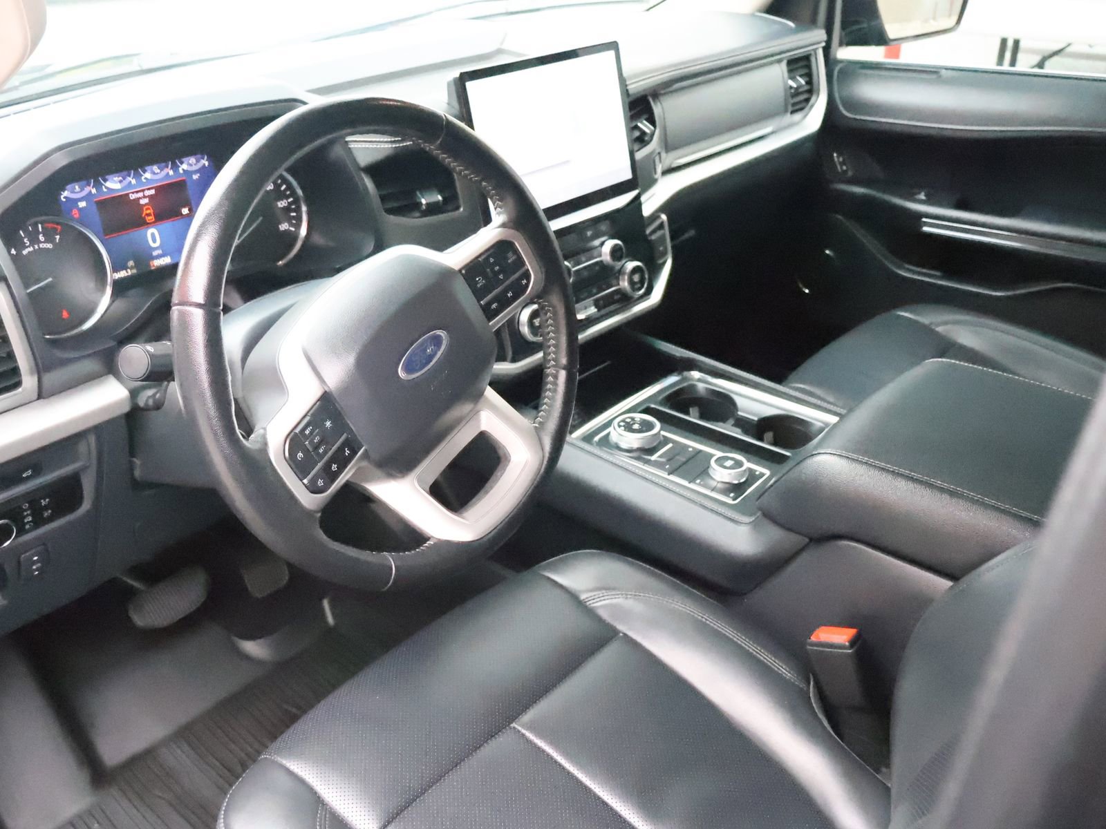 Used 2024 Ford Expedition XLT AWD/4WD image 24