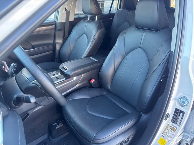 Used 2026 Toyota Highlander Limited AWD/4WD image 10
