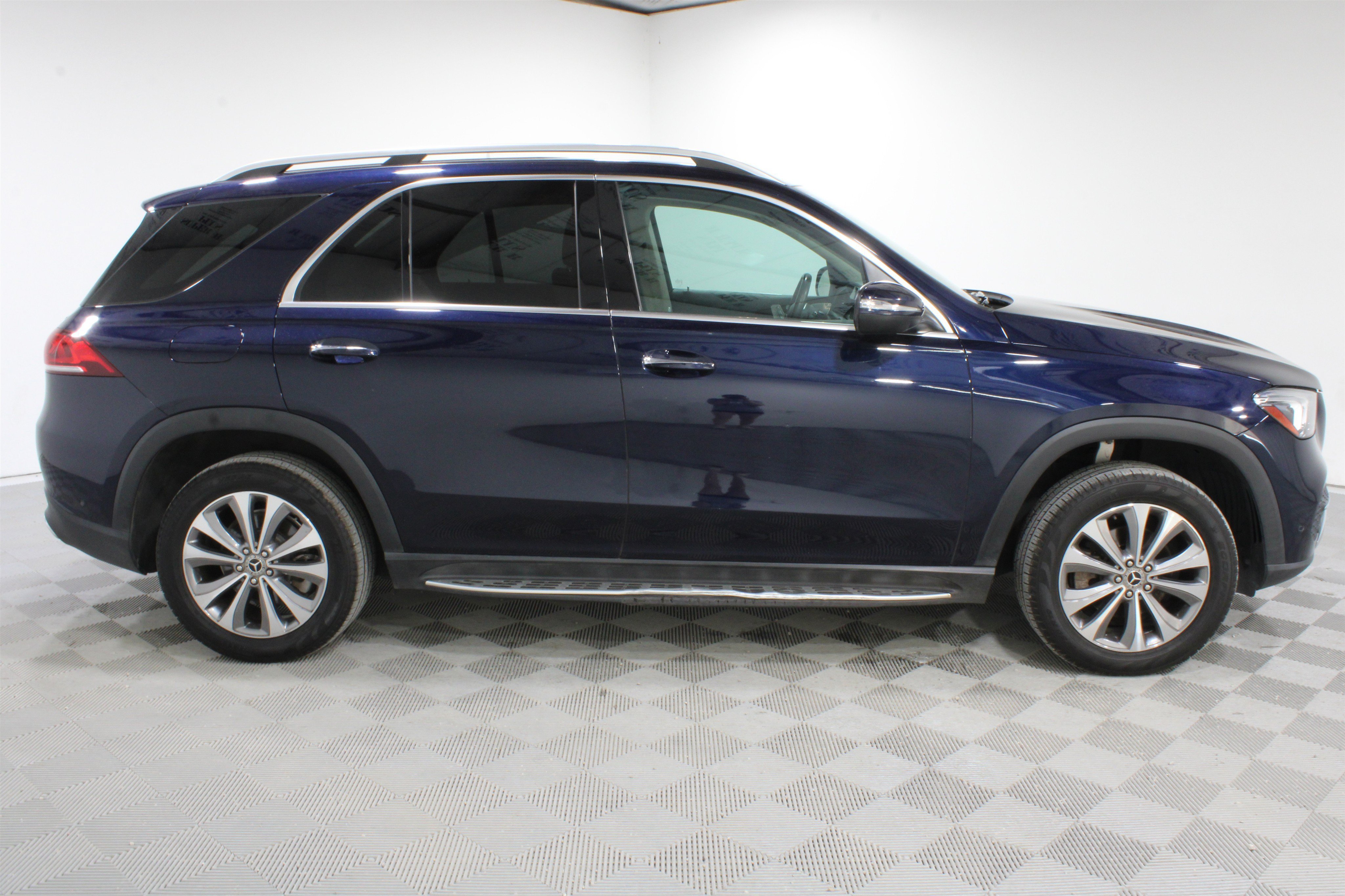 Used 2020 Mercedes-Benz GLE 350 4MATIC w/ Premium Package image 27