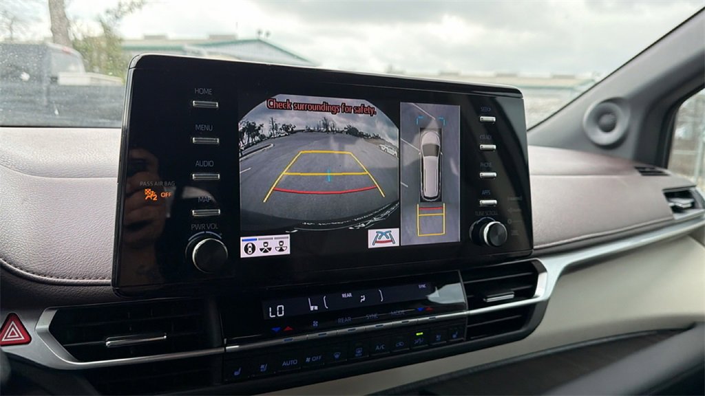 Used 2021 Toyota Sienna Platinum image 31