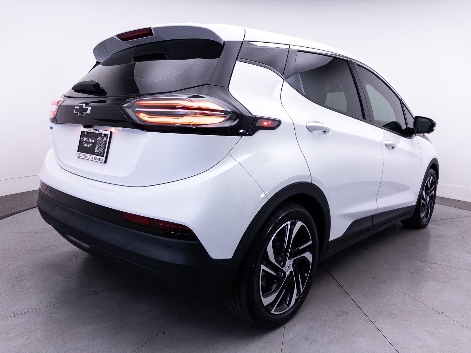 Used 2023 Chevrolet Bolt LT w/ Infotainment Package FWD image 19