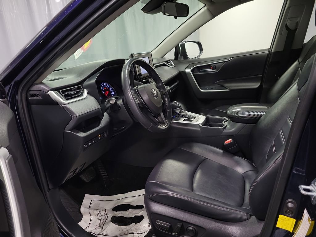 Used 2021 Toyota RAV4 XLE Premium image 12