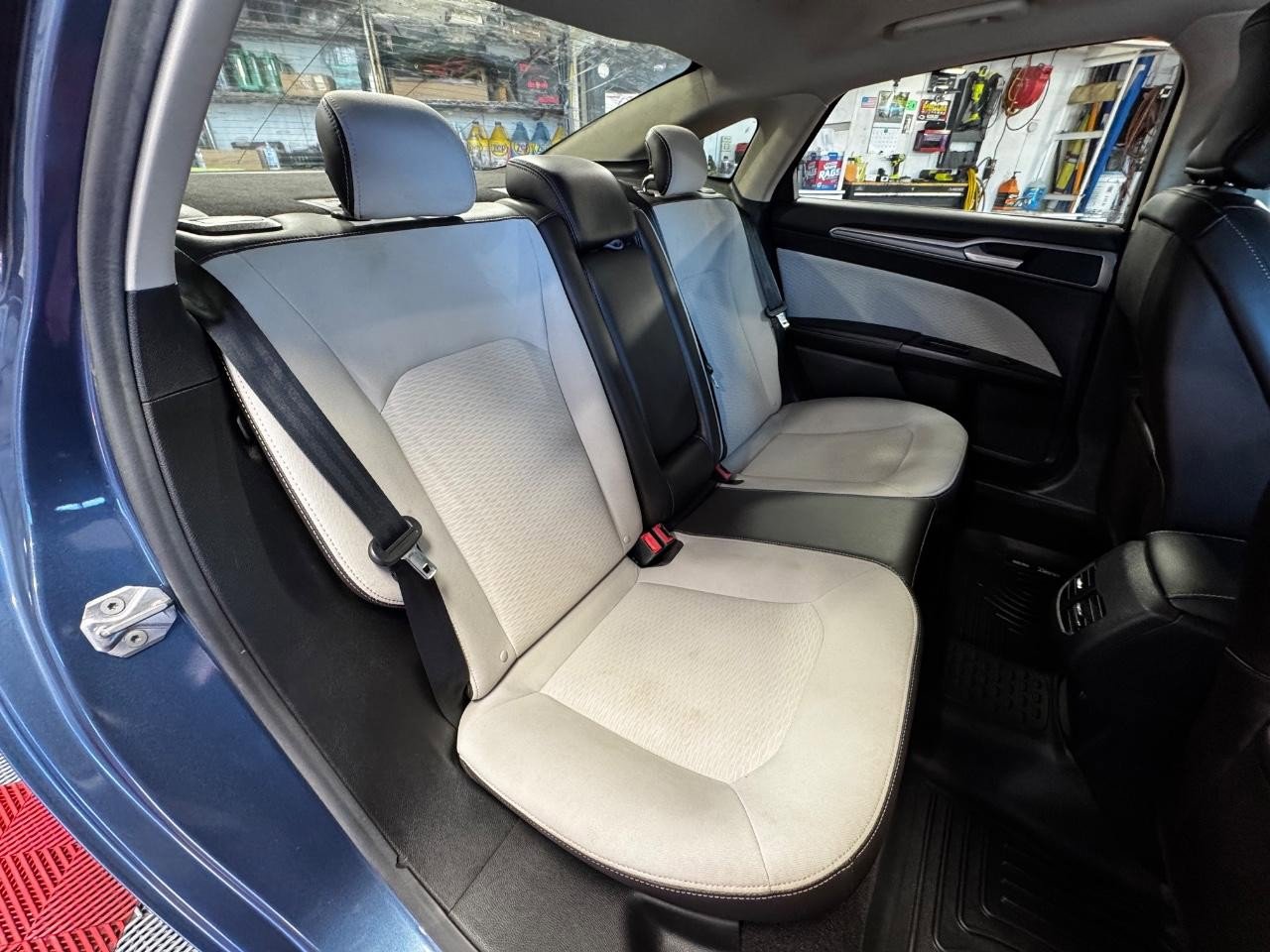 Used 2019 Ford Fusion SE w/ Equipment Group 151A FWD image 10