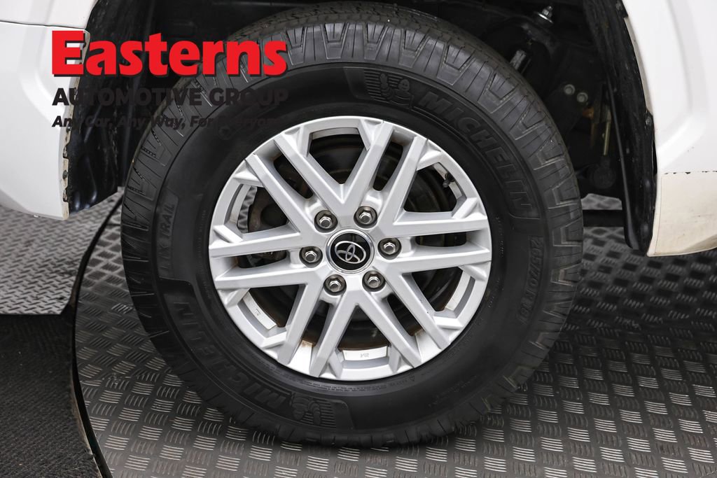 Used 2022 Toyota Tundra SR AWD/4WD image 31