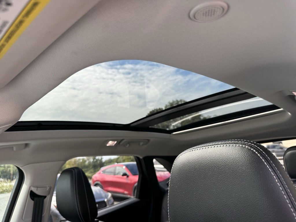 Used 2022 Ford Escape SEL image 7