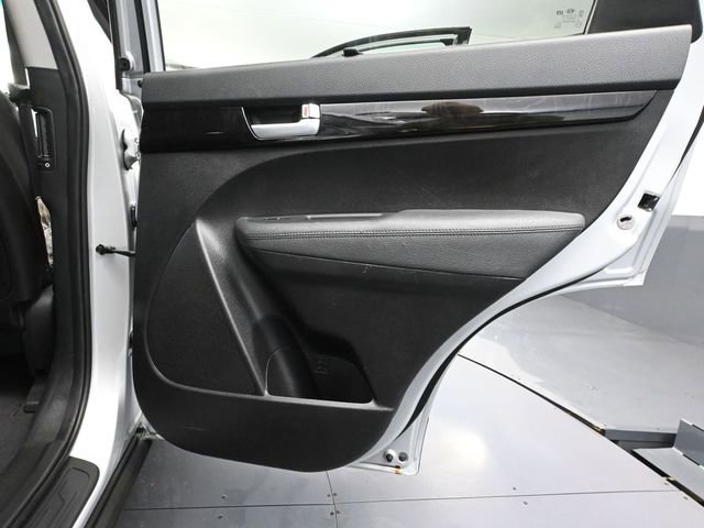 Used 2015 Kia Sorento LX image 38