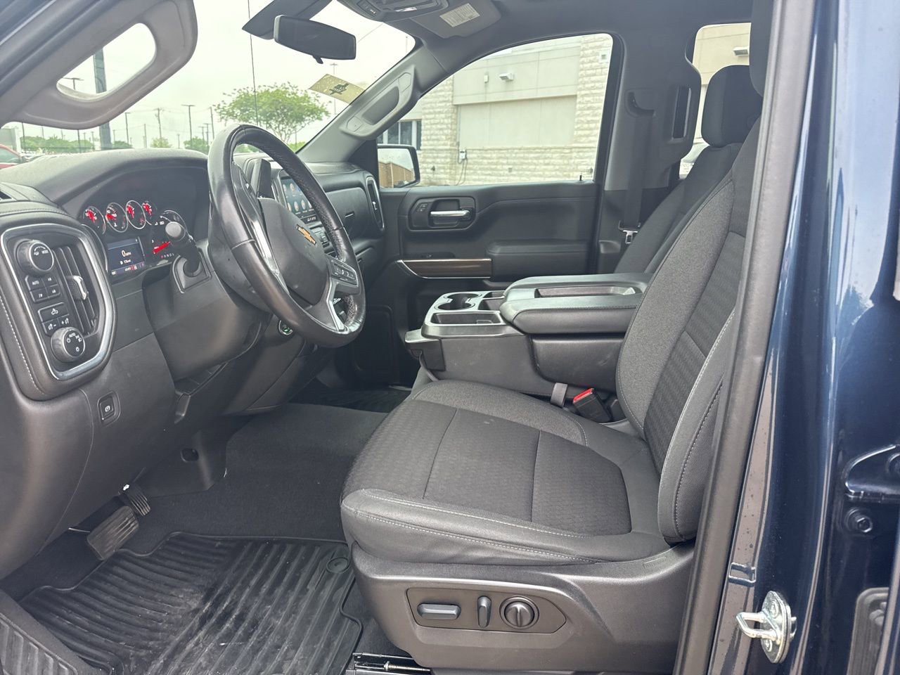 Used 2022 Chevrolet Silverado 1500 LT w/ Z71 Off-Road Package image 10