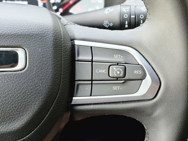 Used 2025 Jeep Compass Latitude AWD/4WD image 18