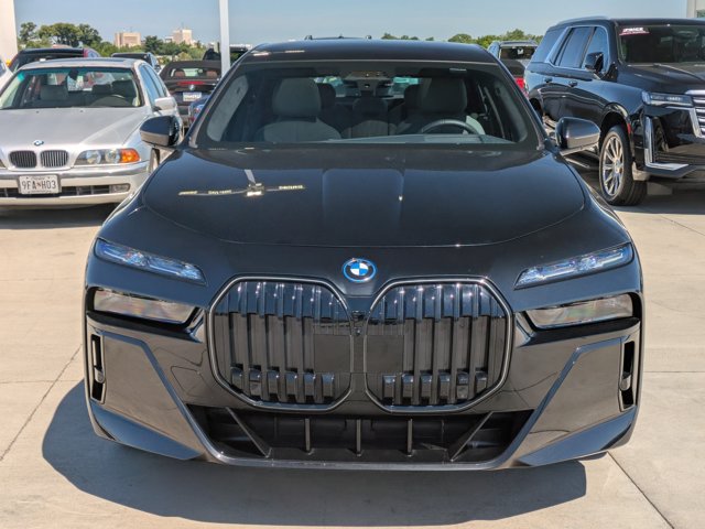 Used 2025 BMW 750e xDrive w/ Executive Package AWD/4WD image 2