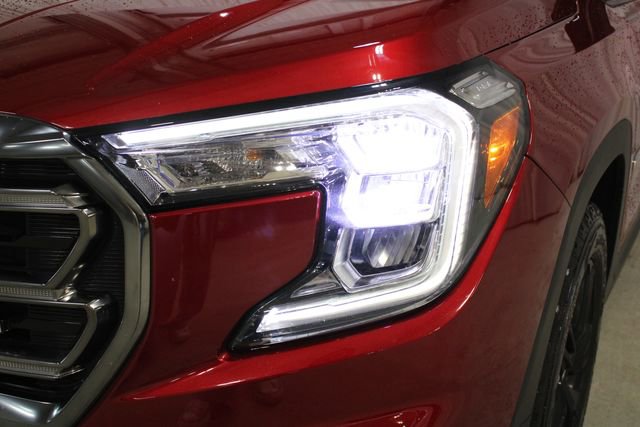 Used 2023 GMC Terrain AT4 image 35