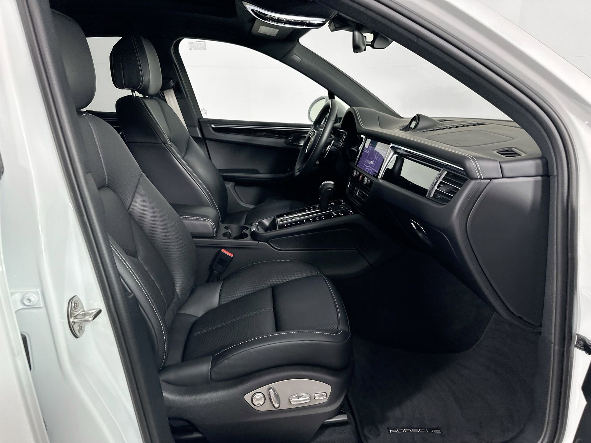 Certified 2024 Porsche Macan S image 21