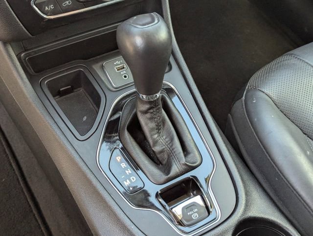 Used 2019 Jeep Cherokee Limited w/ Technology Group FWD image 35