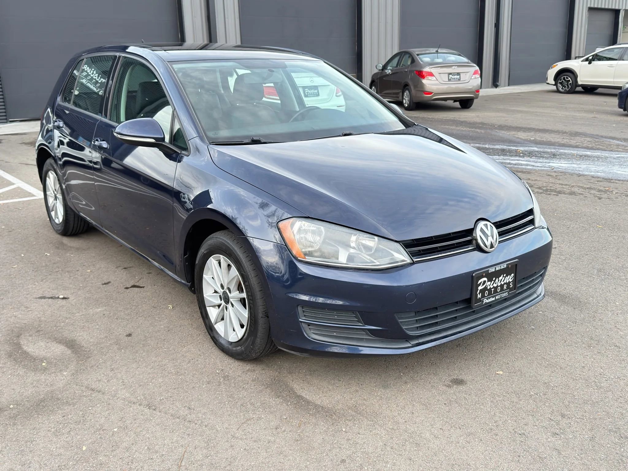 Used 2015 Volkswagen Golf S image 2