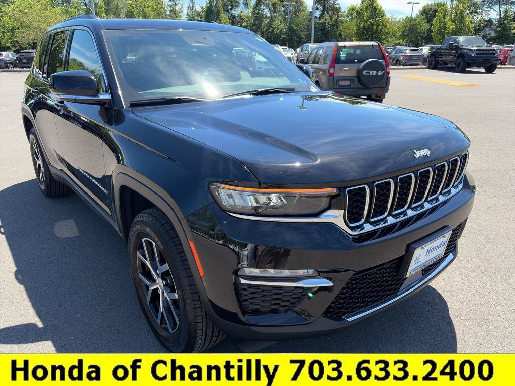 Used 2025 Jeep Grand Cherokee Limited w/ Trailer Tow Package AWD/4WD image 1