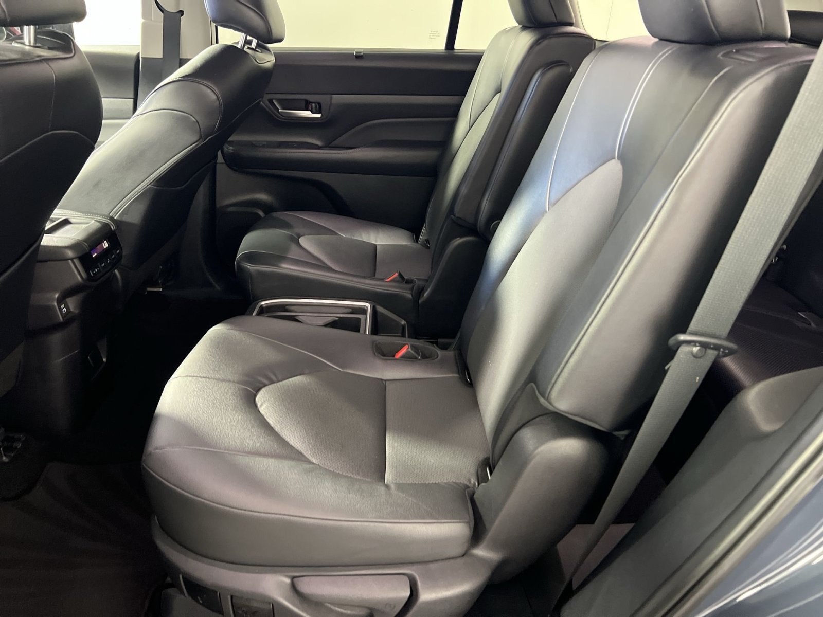 Used 2025 Toyota Grand Highlander AWD image 23