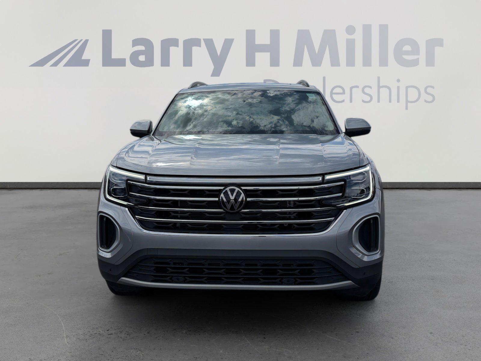 Used 2024 Volkswagen Atlas SE w/ Panoramic Sunroof Package AWD/4WD image 8