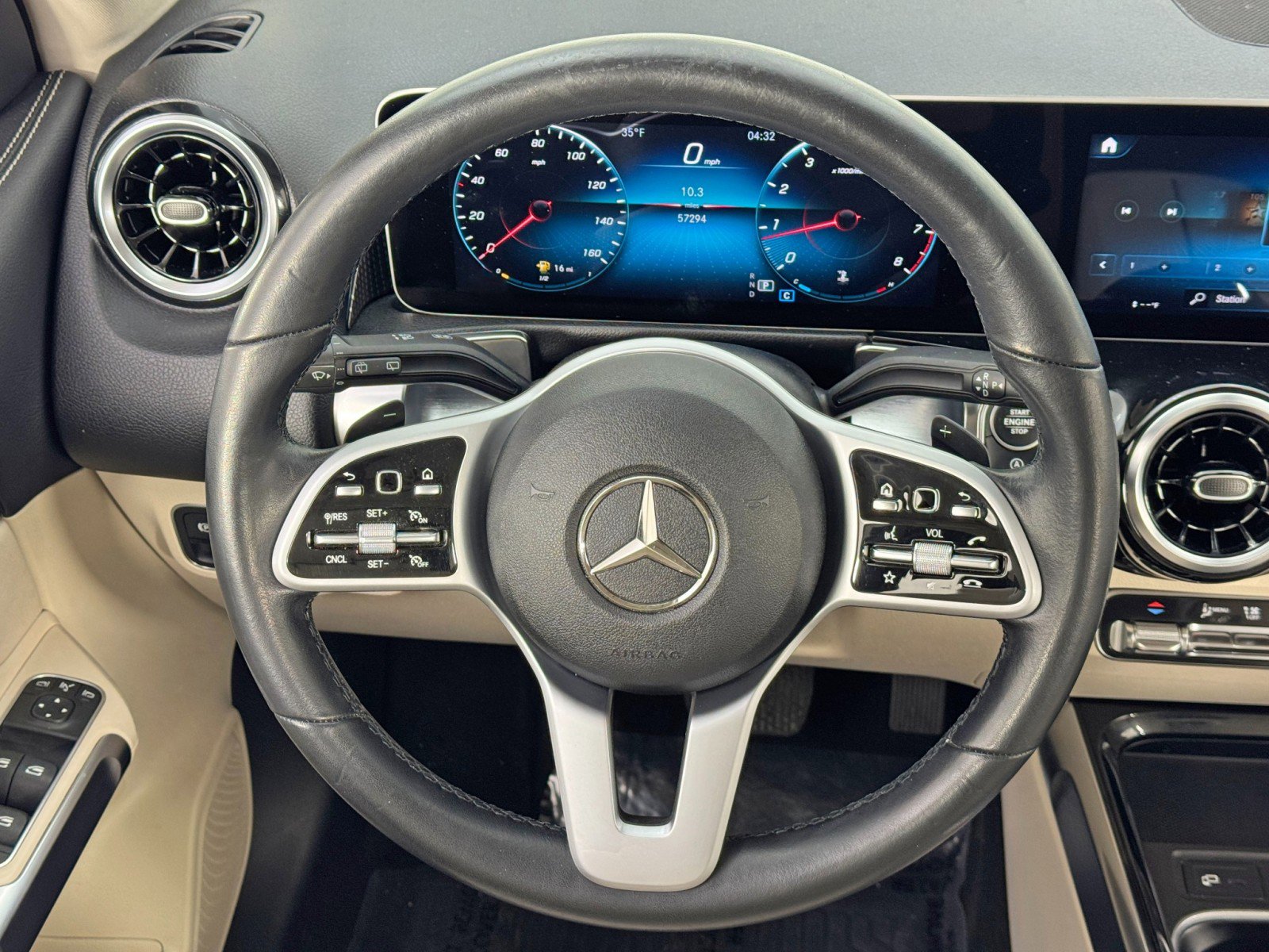 Used 2020 Mercedes-Benz GLB 250 4MATIC w/ Premium Package image 19