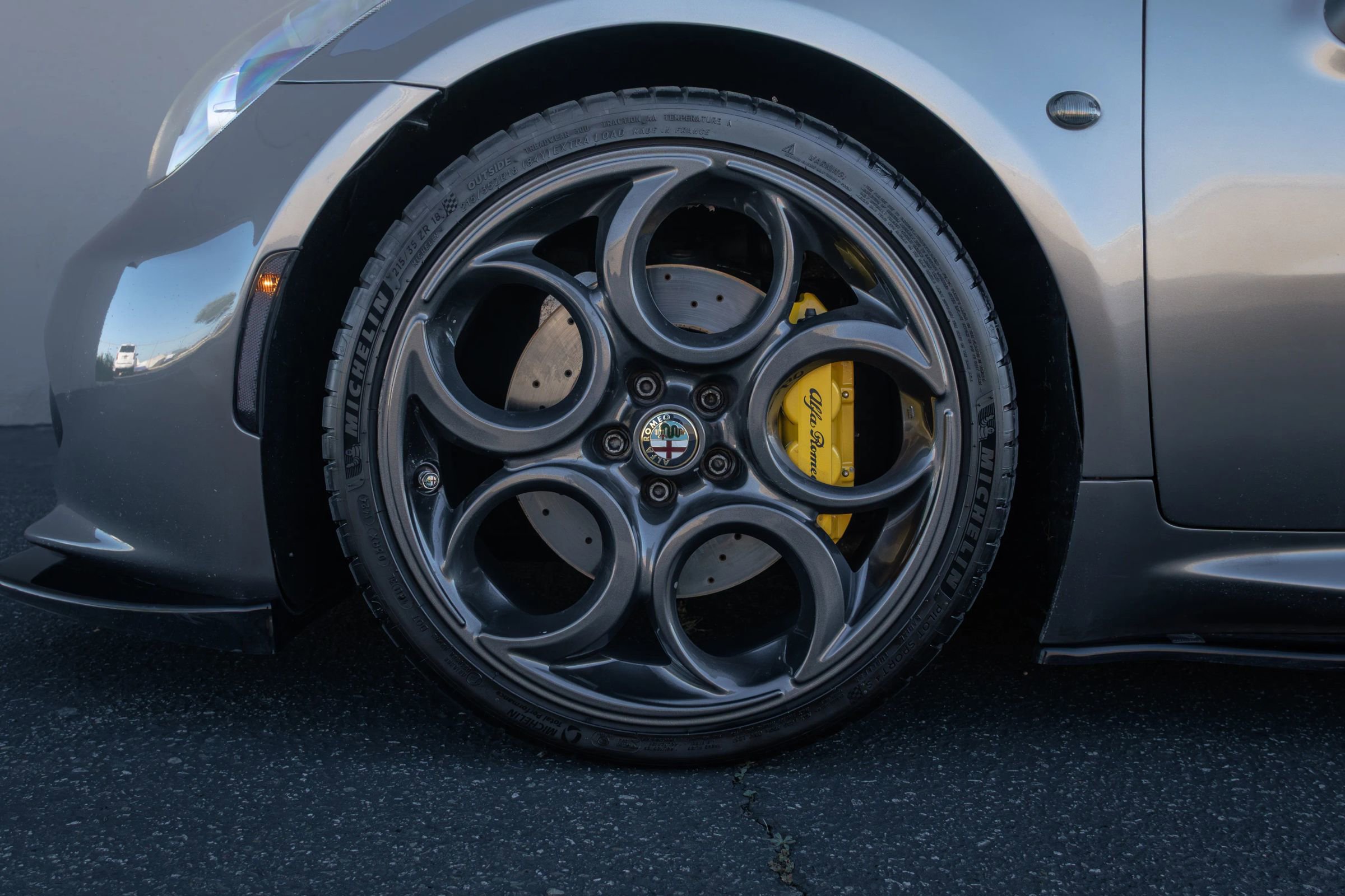 Used 2015 Alfa Romeo 4C Coupe w/ Leather Interior Group RWD image 30
