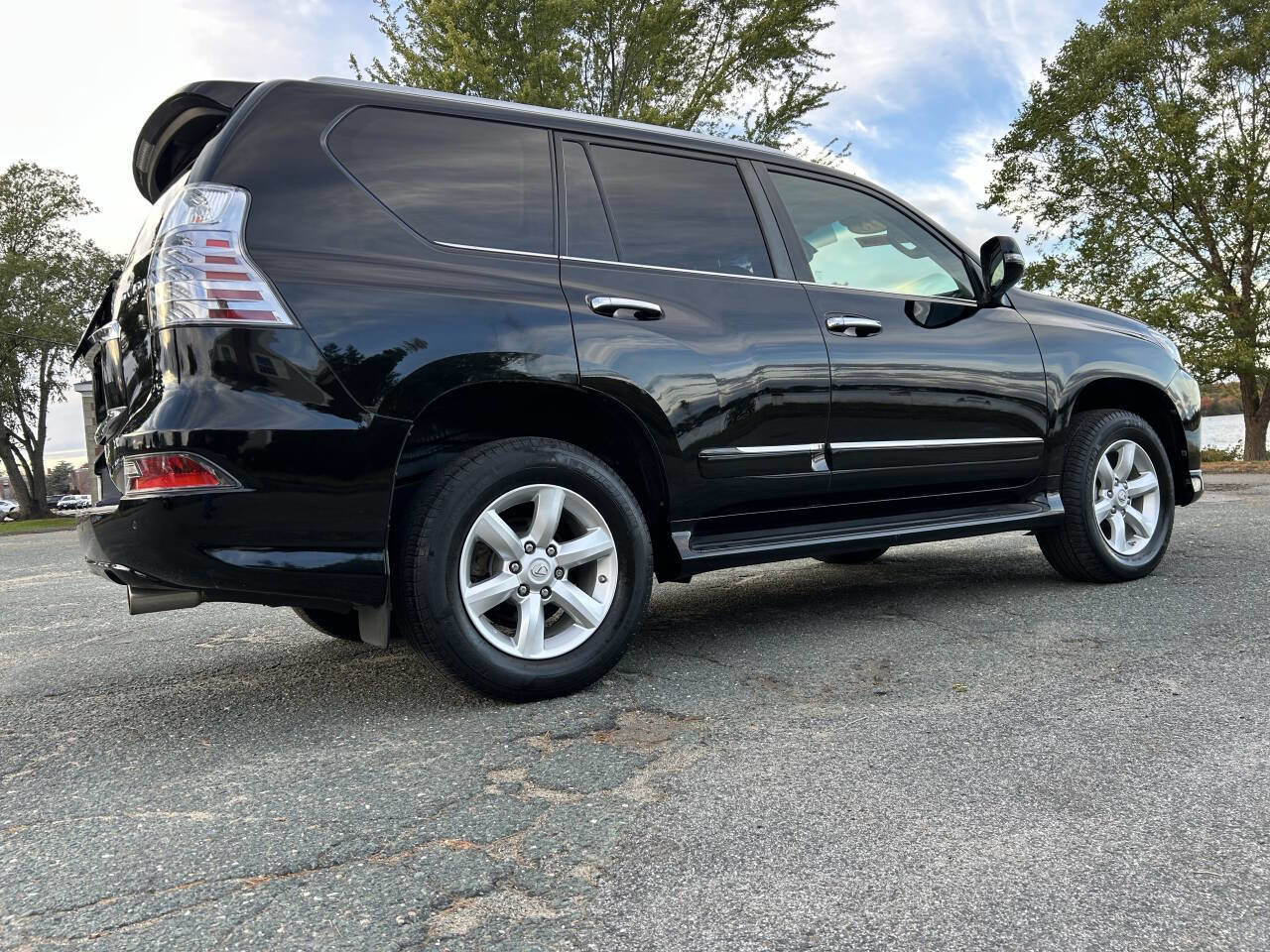 Used 2018 Lexus GX 460 image 31