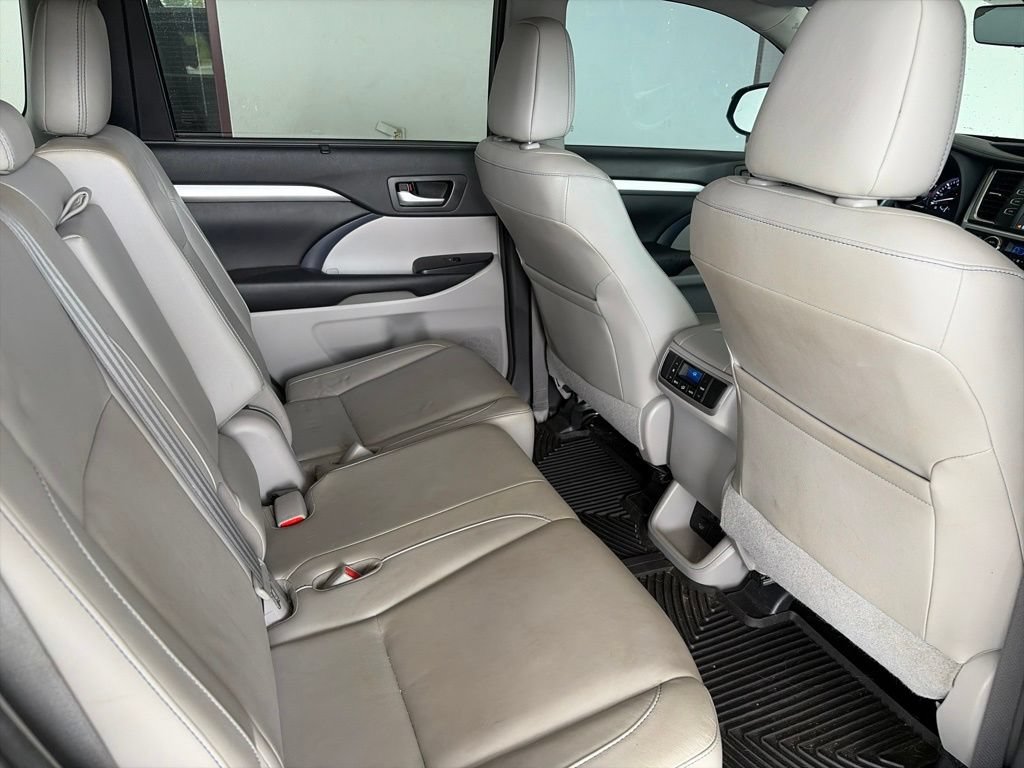 Used 2017 Toyota Highlander XLE AWD/4WD image 8