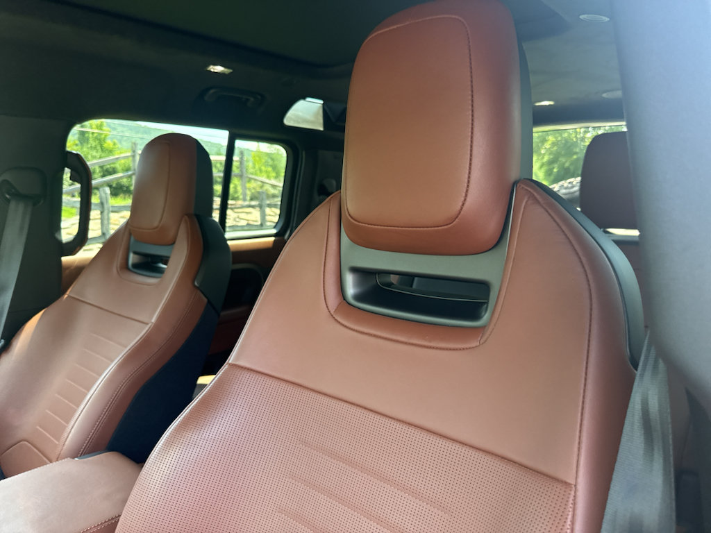 Used 2025 Land Rover Defender 110 AWD/4WD image 8