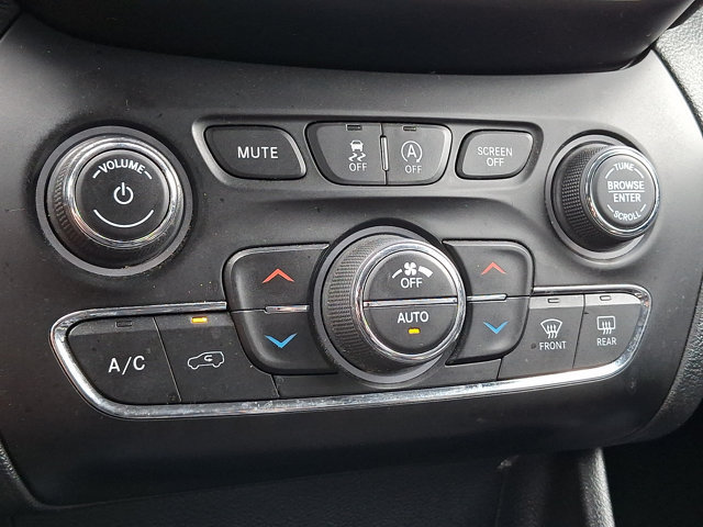 Used 2019 Jeep Cherokee Latitude Plus w/ Comfort/Convenience Group AWD/4WD image 15