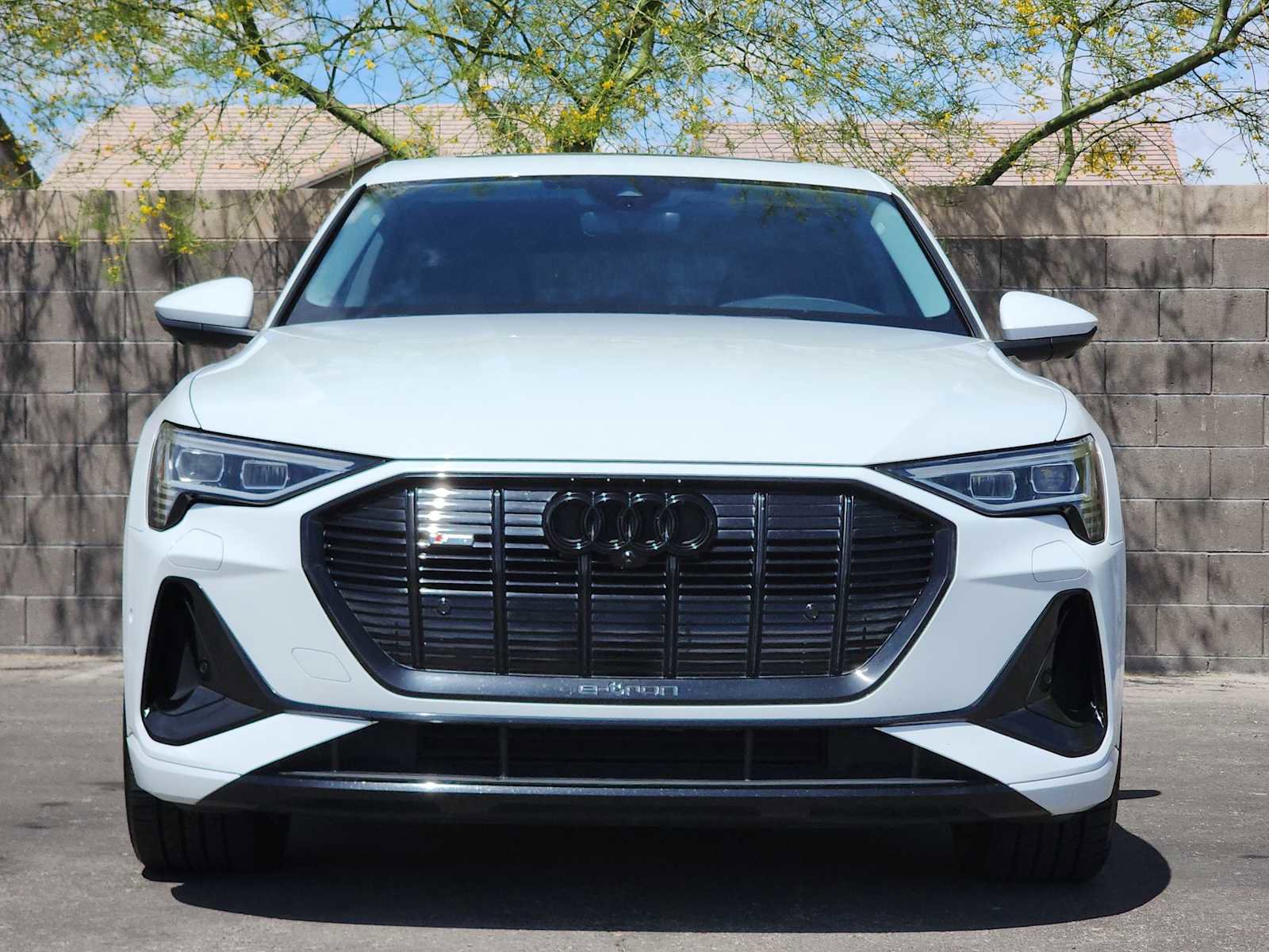 Used 2022 Audi e-tron Premium image 4