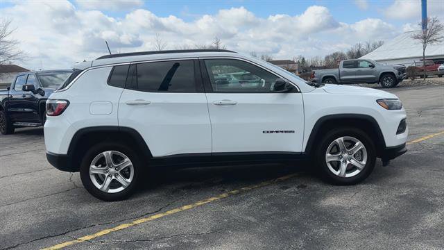 Used 2023 Jeep Compass Latitude w/ Convenience Group AWD/4WD image 9