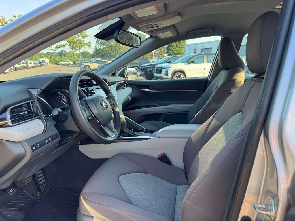 Used 2019 Toyota Camry LE w/ Convenience Package FWD image 16
