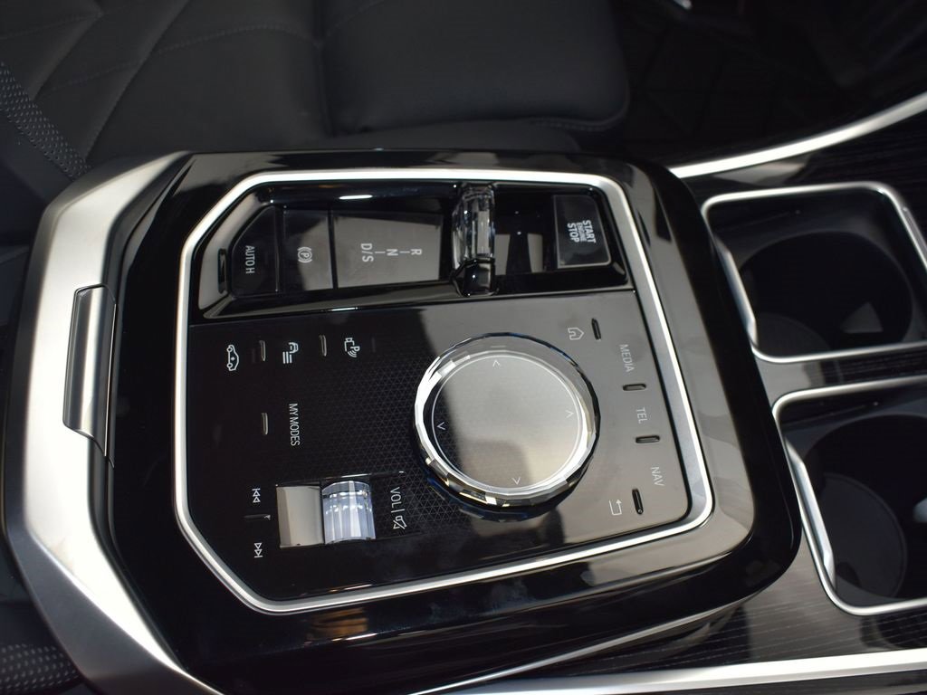 New 2026 BMW 740i w/ Executive Package image 24