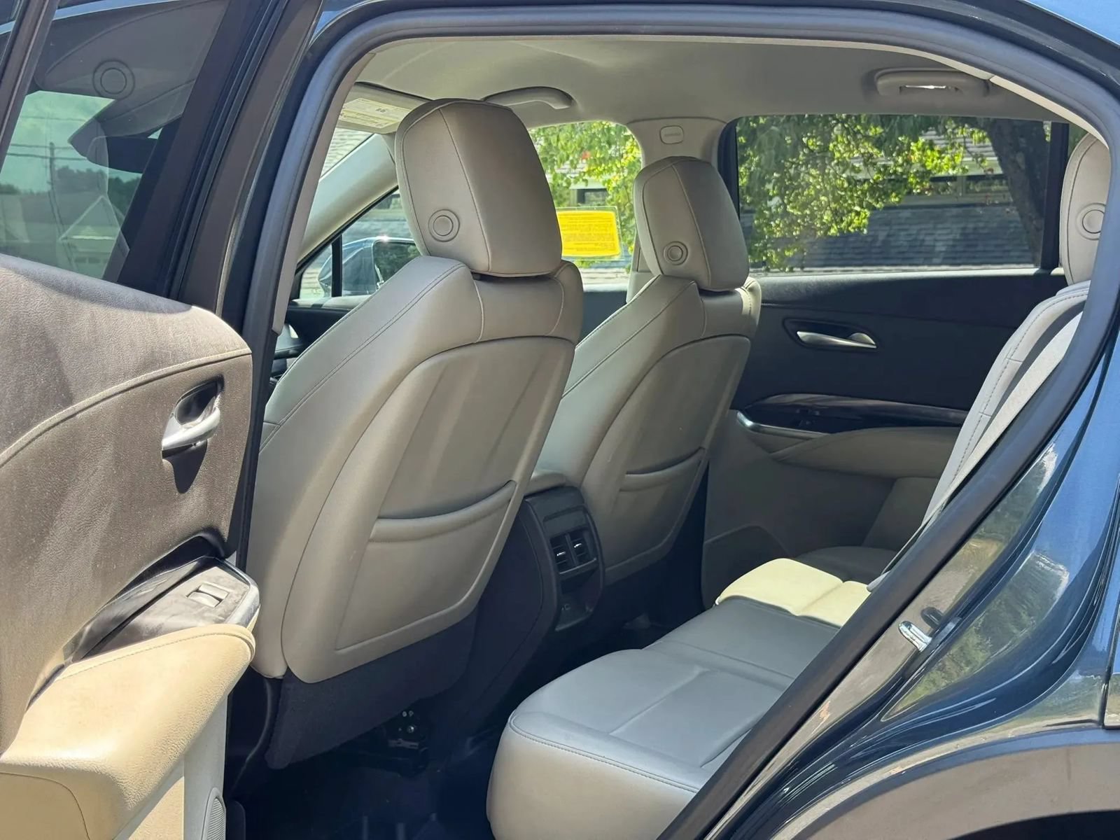 Used 2019 Cadillac XT4 Luxury FWD image 14