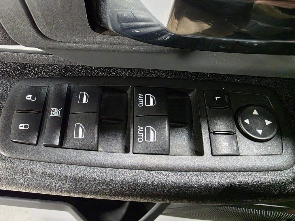 Used 2022 RAM 1500 Classic SLT image 18