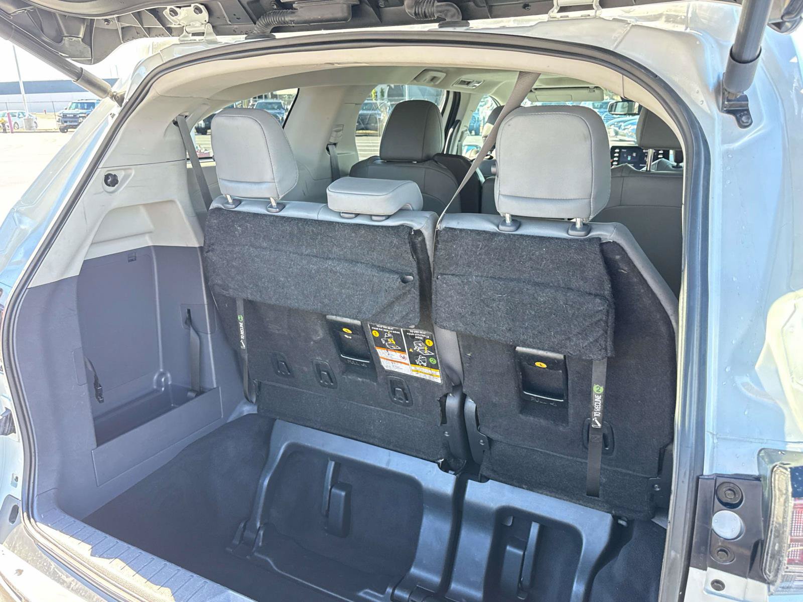 Used 2023 Toyota Sienna XLE FWD image 15