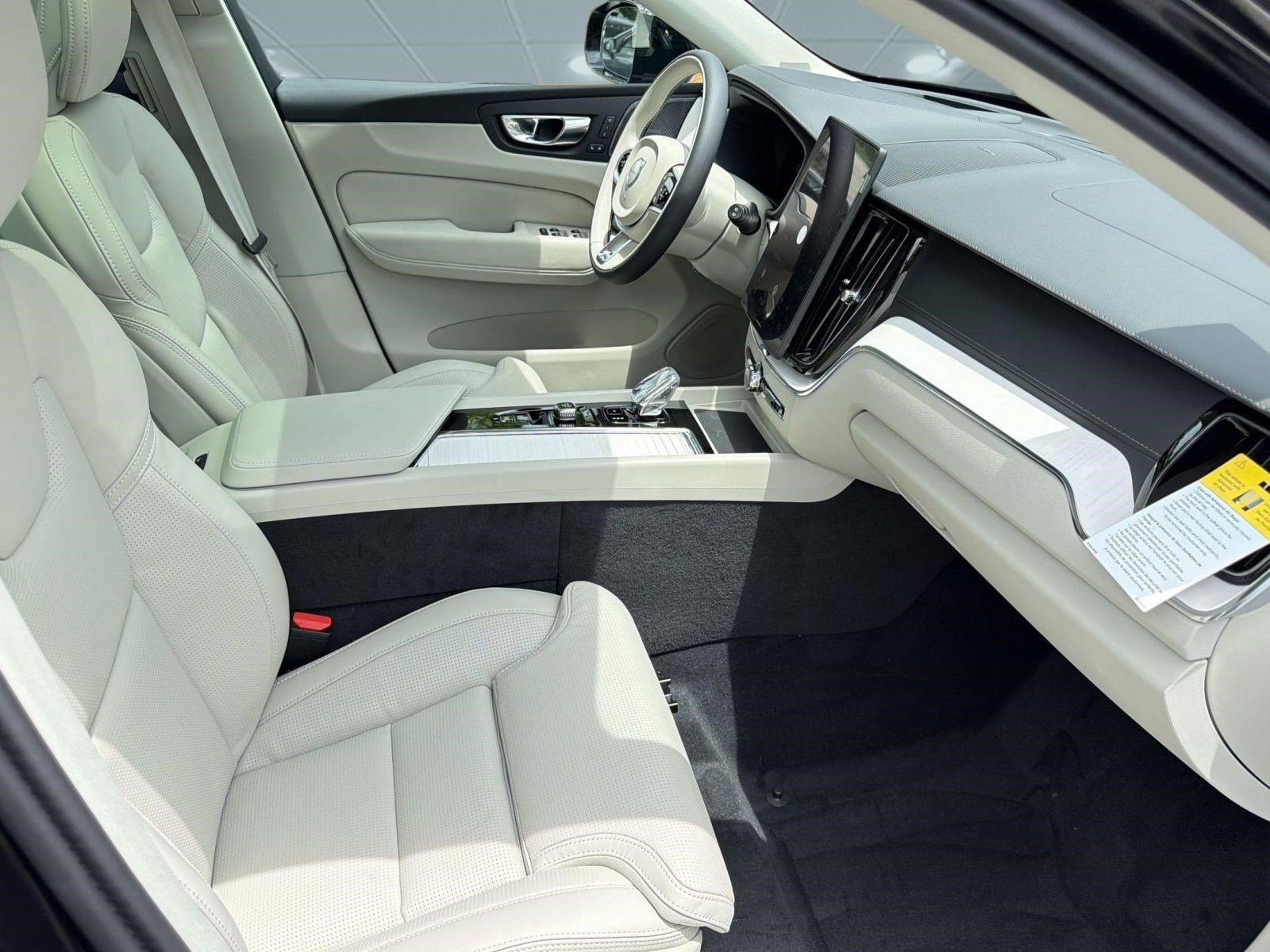 New 2026 Volvo XC60 T8 Ultra w/ Climate Package AWD/4WD image 30