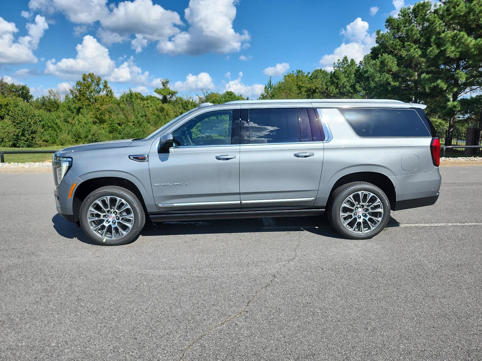New 2026 GMC Yukon XL Denali AWD/4WD image 2