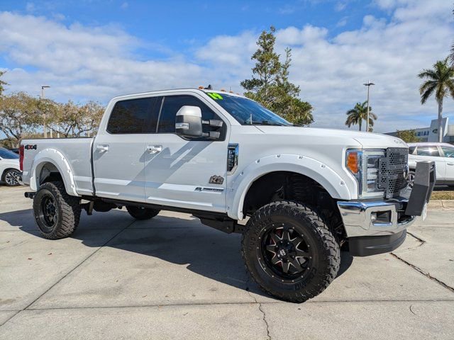 Used 2019 Ford F250 Lariat w/ Lariat Ultimate Package image 2