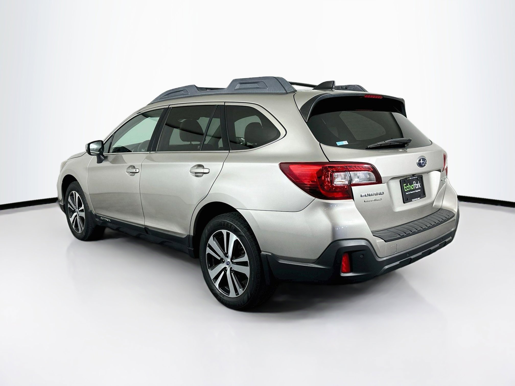 Used 2018 Subaru Outback 3.6R Limited AWD/4WD image 5