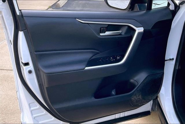 Used 2019 Toyota RAV4 XLE w/ Convenience Package FWD image 23