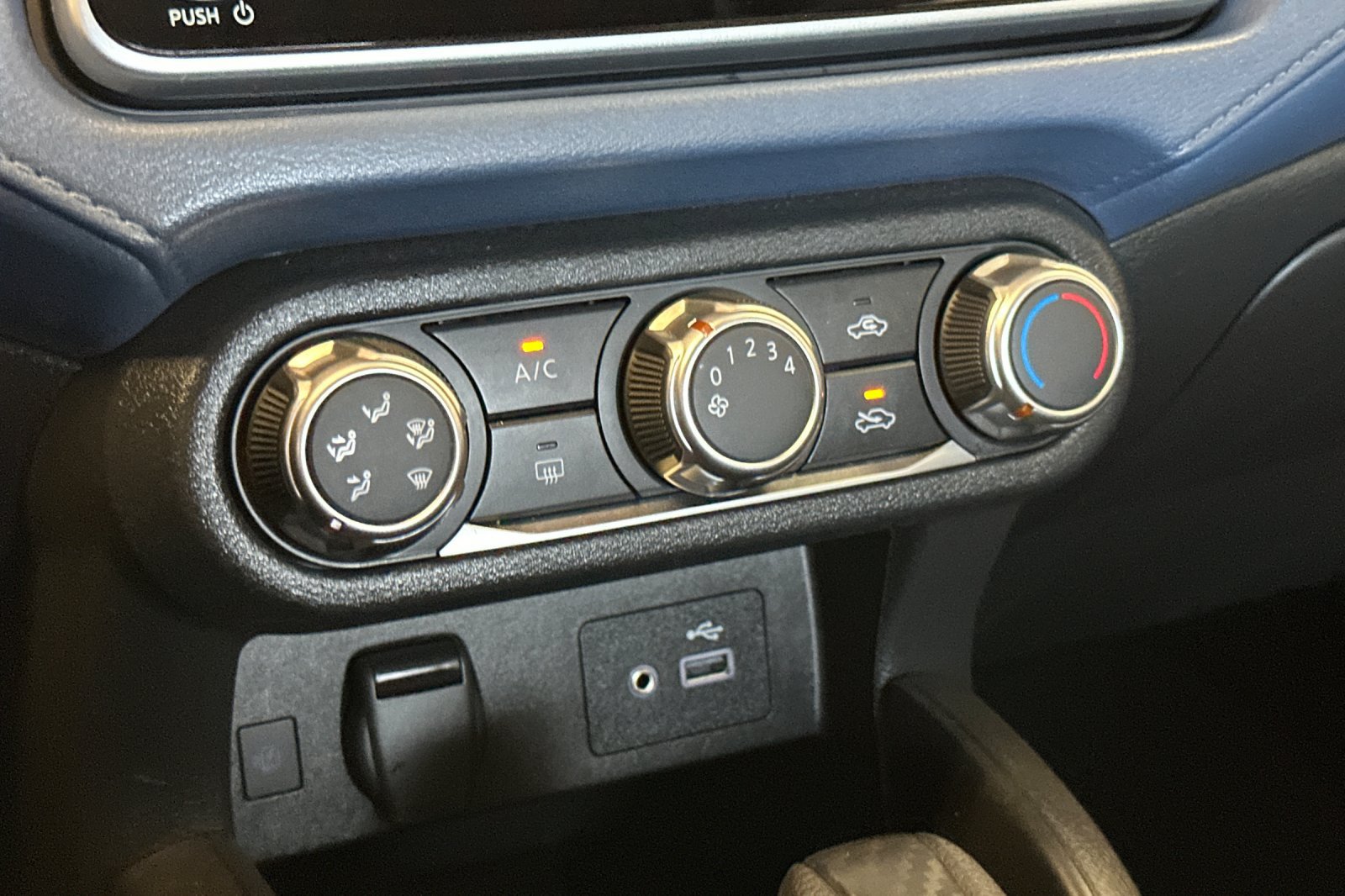 Used 2025 Nissan Versa SV FWD image 19