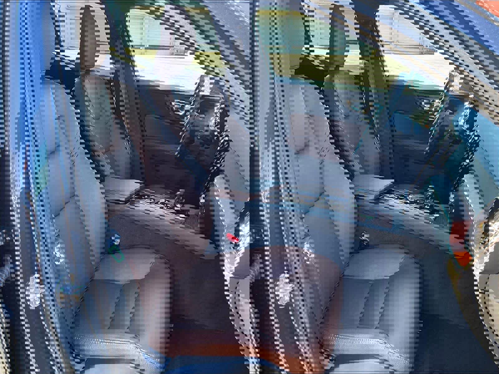 Used 2025 Volvo V60 B5 Cross Country Plus image 10