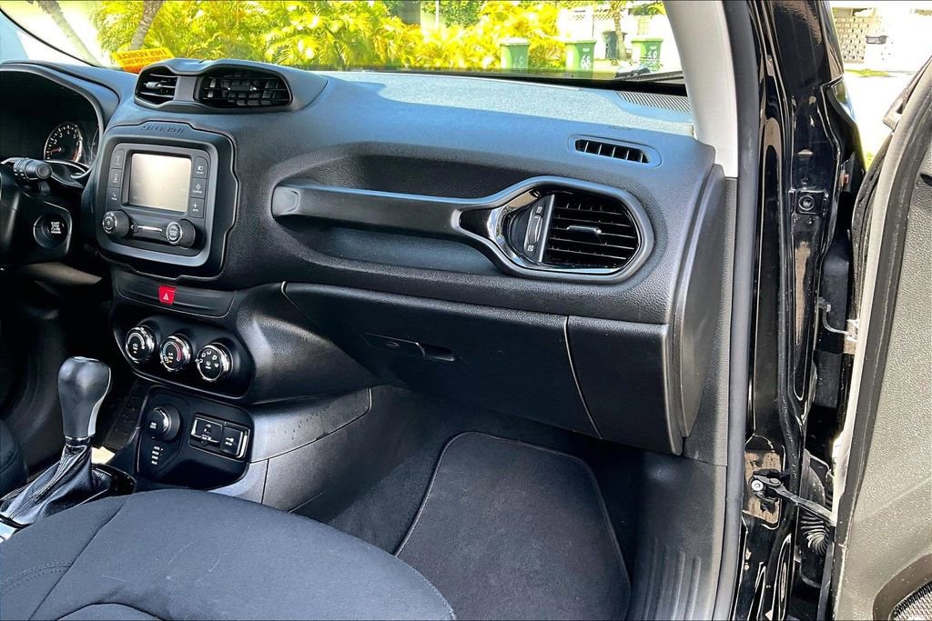 Used 2017 Jeep Renegade Altitude AWD/4WD image 16