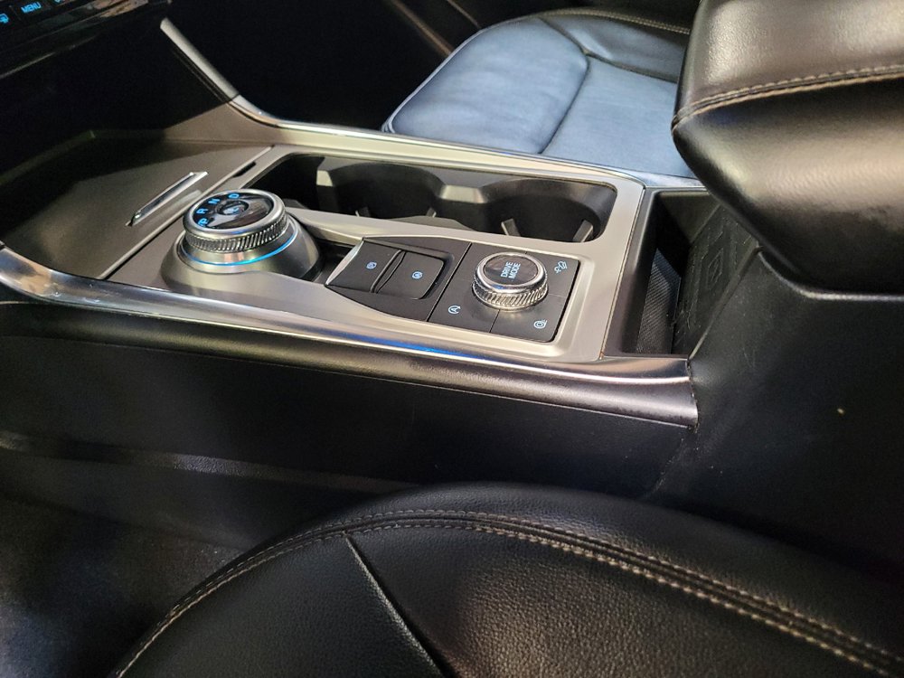 Used 2022 Ford Explorer Limited w/ Equipment Group 301A AWD/4WD image 26