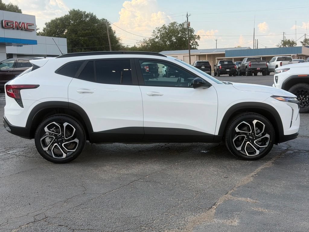 Used 2025 Chevrolet Trax RS w/ Driver Confidence Package FWD image 4