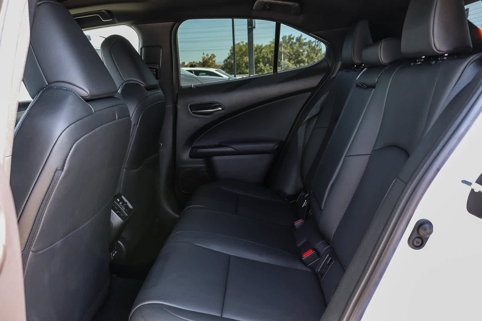 Certified 2024 Lexus UX 250h F Sport FWD image 21