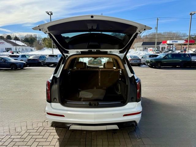 Used 2024 Cadillac XT6 Sport w/ LPO, ONYX Package image 11