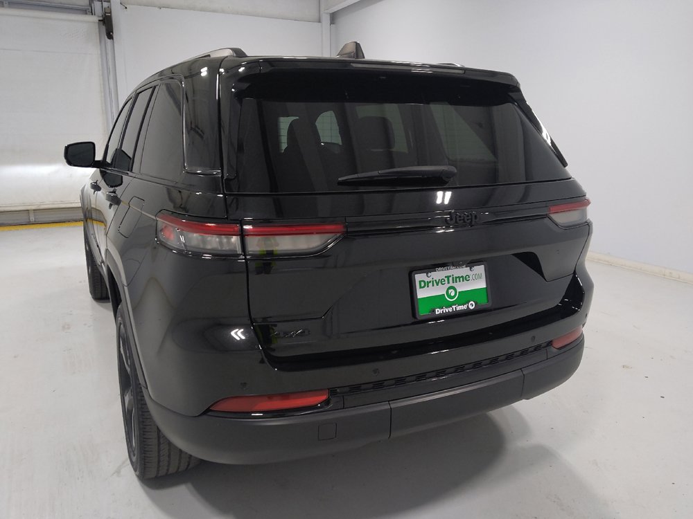 Used 2023 Jeep Grand Cherokee Altitude AWD/4WD image 6