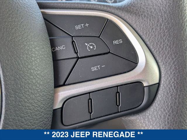 Used 2023 Jeep Renegade Latitude AWD/4WD image 15