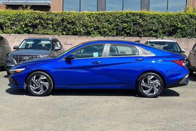 Used 2025 Hyundai Elantra Limited FWD image 10