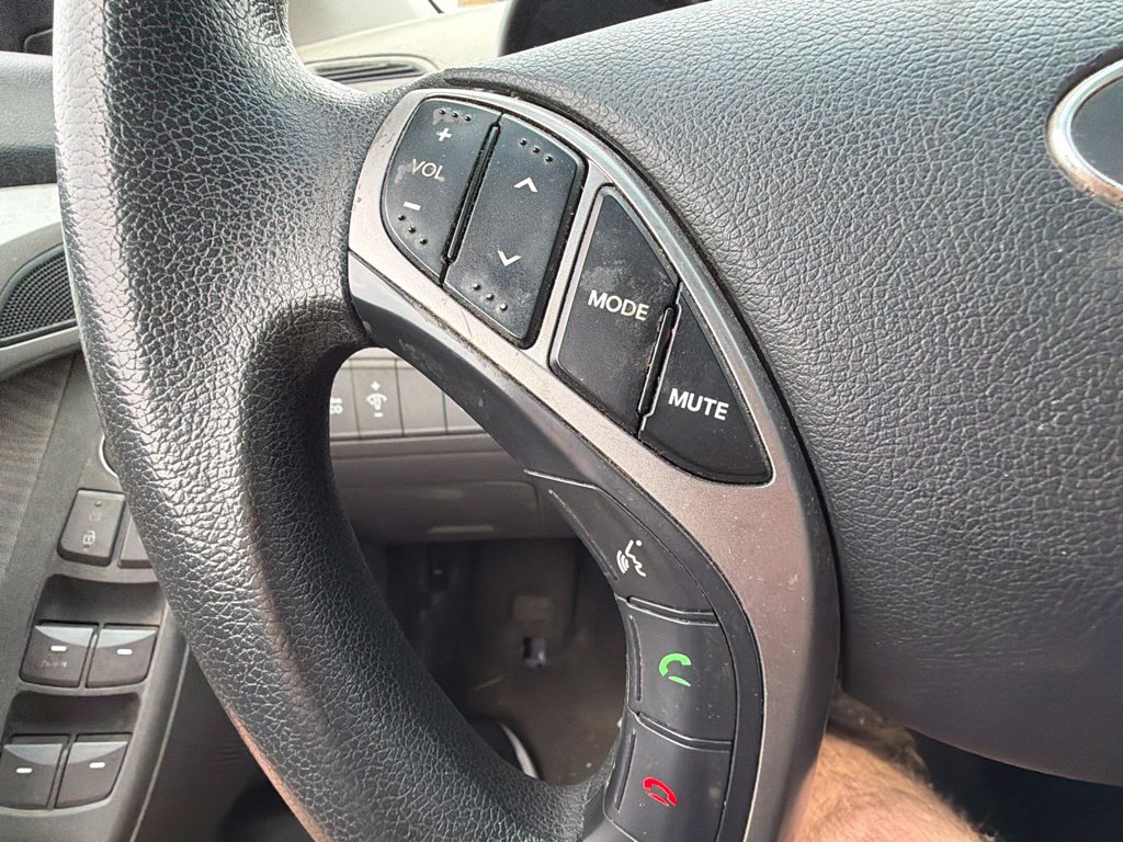 Used 2013 Hyundai Elantra GLS w/ Preferred Pkg FWD image 18
